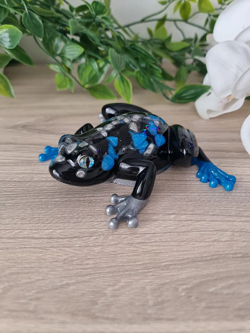Red Black Resin Red Black Blue Silver Resin Frog (1)
