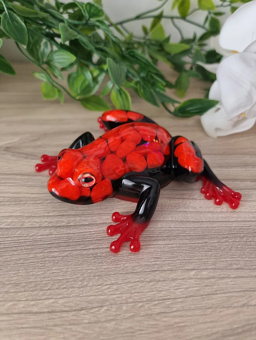 Red Black Resin Red Pebbles Resin Frog (6)