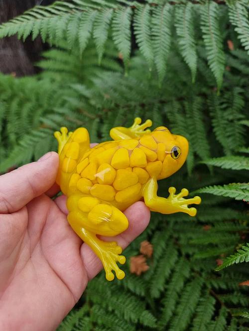 Yellow Resin Yellow Pebbles Resin Frog (4)