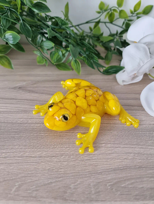 Yellow Resin Yellow Pebbles Resin Frog (4)