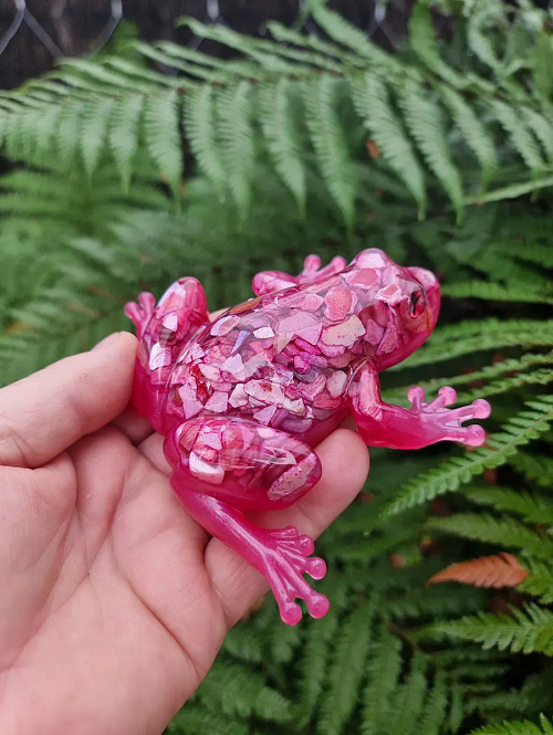 Pink Resin Pink Crushed Sea Shells Resin Frog (7)