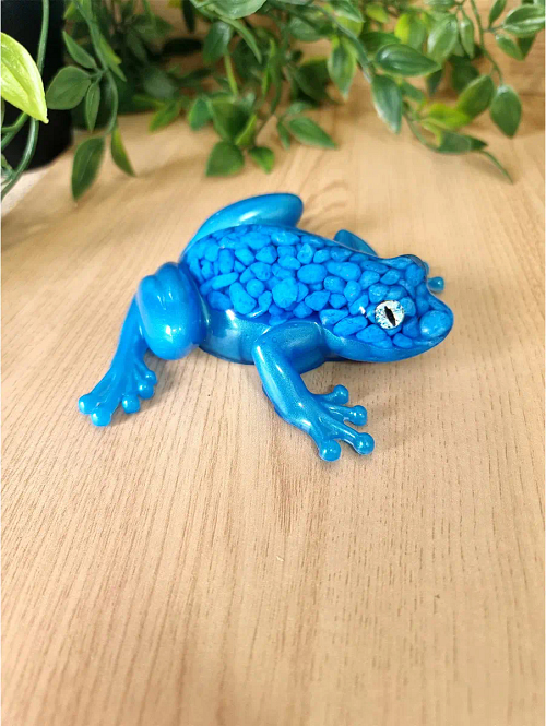 Handmade Blue Pebble Large Resin Ornate Frog – realistic detailed resin frog