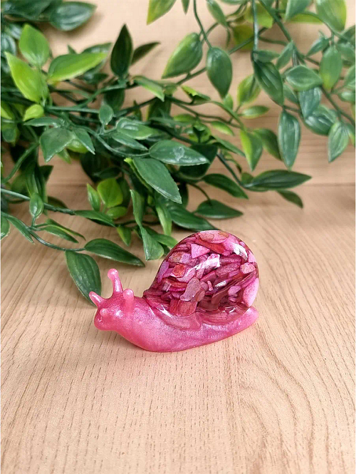 Tiny Pink Crushed Shell Small Resin Snail – detailed glossy resin snail