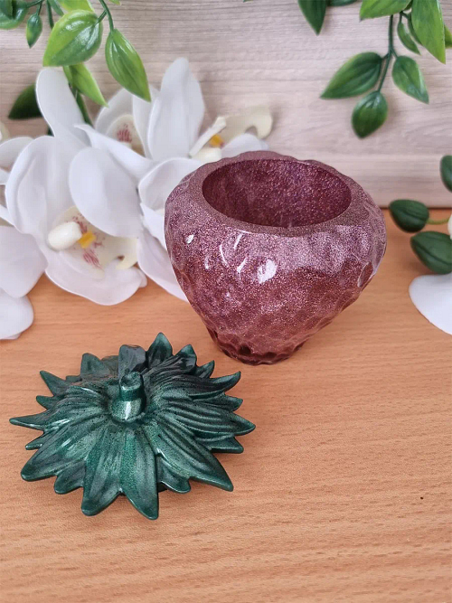 Pink Glitter Resin Strawberry (1)