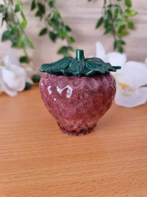 Pink Glitter Resin Strawberry (1)