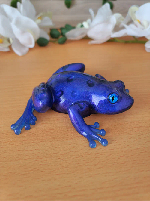 Blue Resin Frog – Whimsical Handmade Figurine for Fairy Gardens & Terrariums