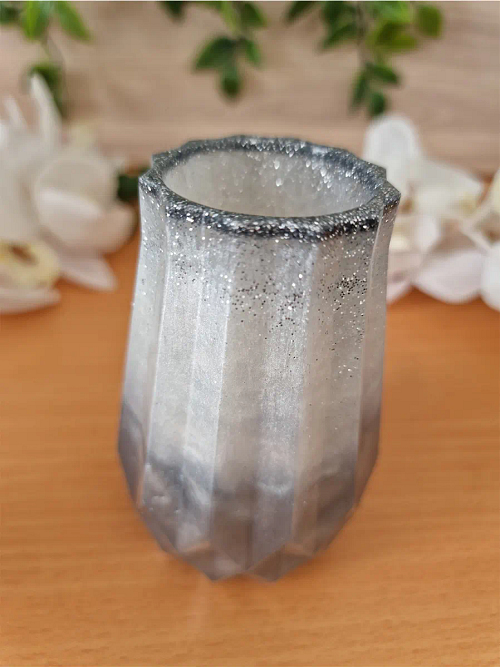 Silver Resin Grey Glitter Vase (2)
