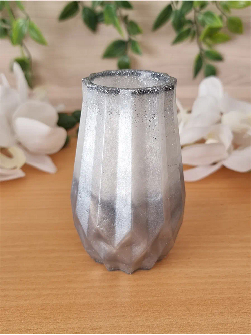 Silver Resin Grey Glitter Vase (2)