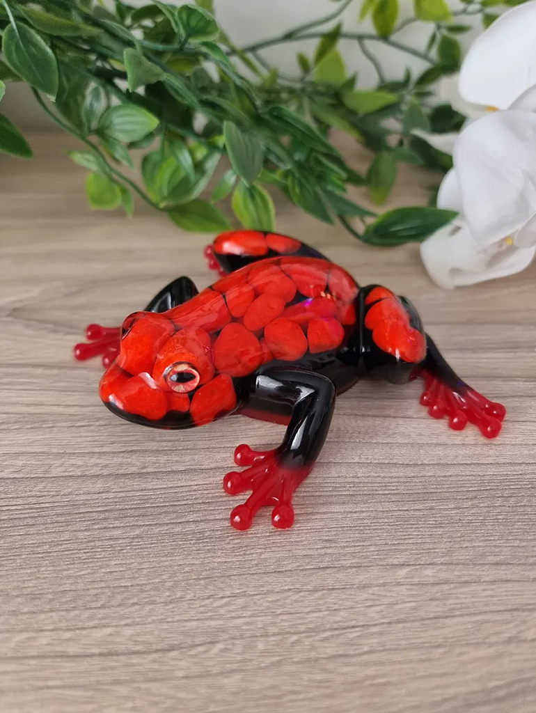 Red Black Resin Red Pebbles Resin Frog (6)
