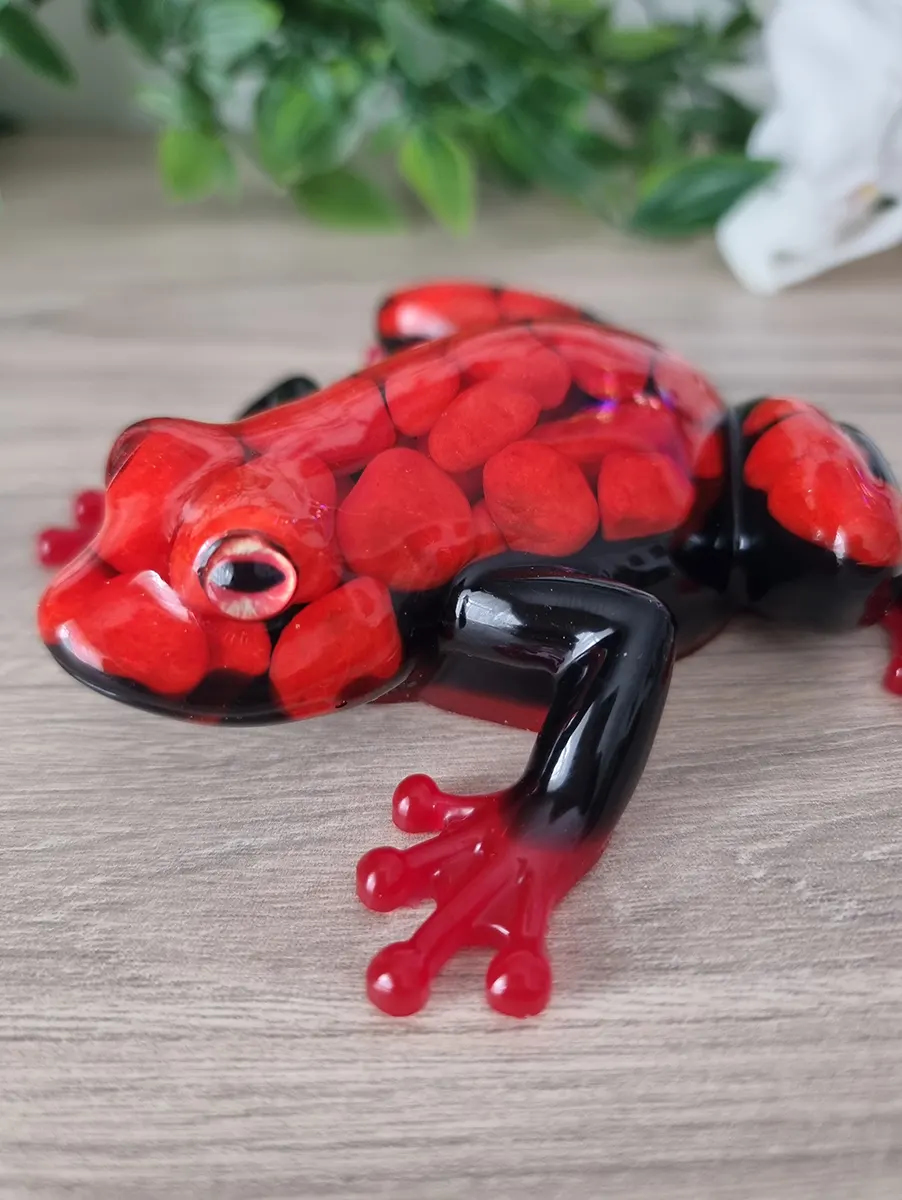 Red Black Resin Red Pebbles Resin Frog (6)