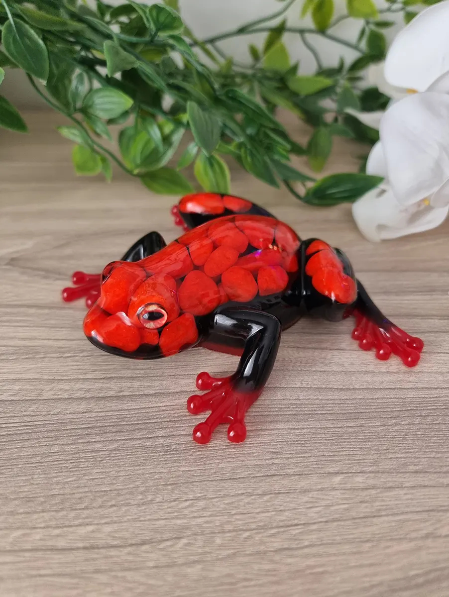 Red Black Resin Red Pebbles Resin Frog (6)