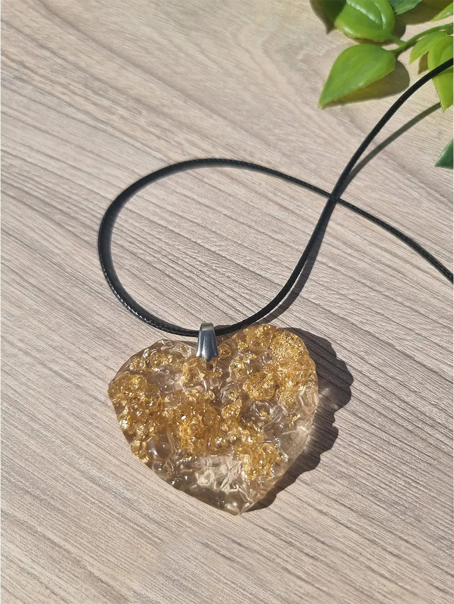 Gold Flake Clear Resin Heart Pendant Necklace (1)