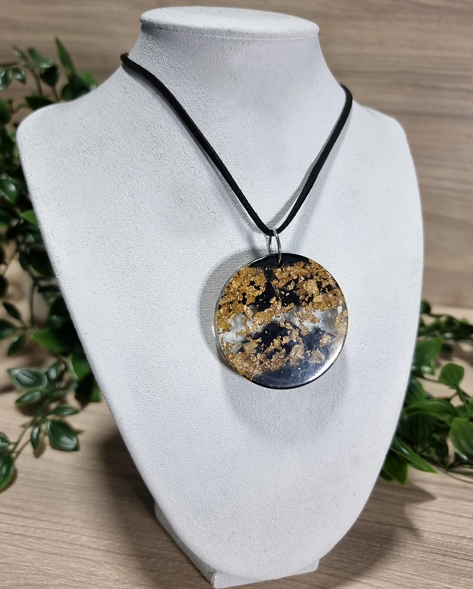 Gold Flake Glitter Round Pendant Gold Flake Jewellery nz 4