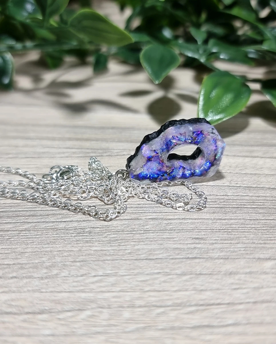 Small Glitter Irregular Pendant Necklace