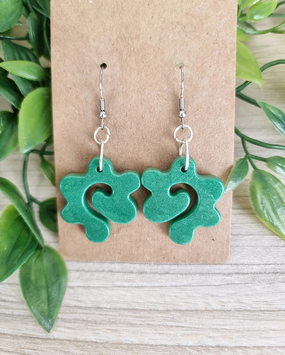 Elegant Green Sparkle Starry Earrings - Green Resin Earrings – glossy statement resin jewellery