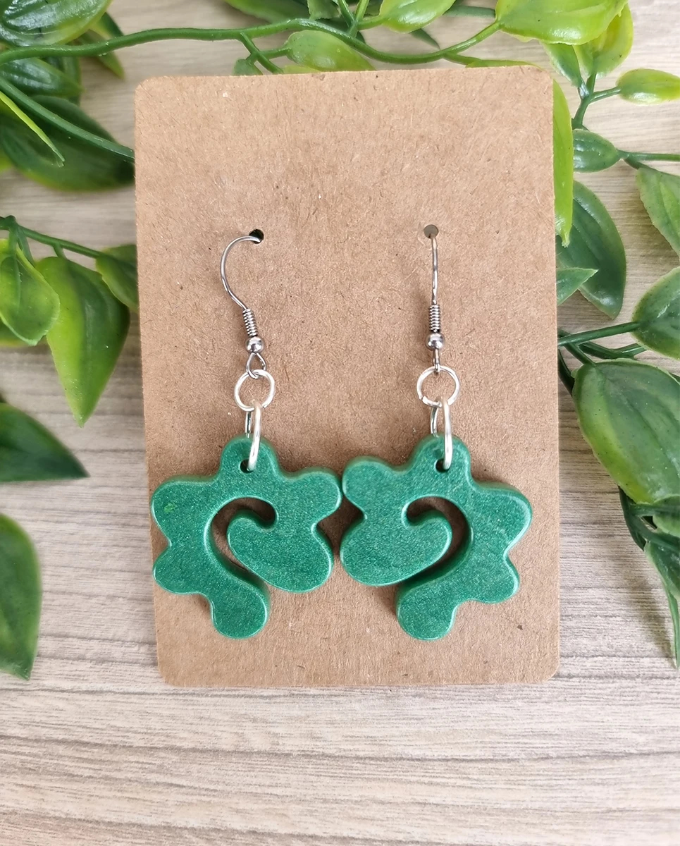 Elegant Green Sparkle Starry Earrings - Green Resin Earrings – glossy statement resin jewellery